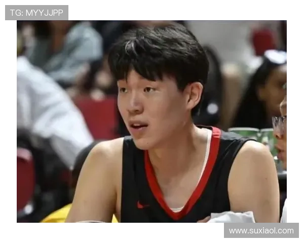 杨瀚森NBA生涯首记三分引爆场面 双方冲突哈腾力劝平息暴怒局势